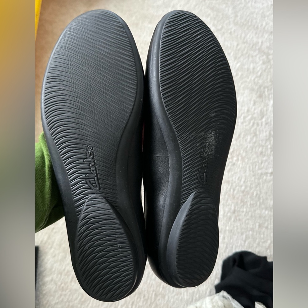 Clarks Women's Black Ballet Flats - Picture 8 of 11